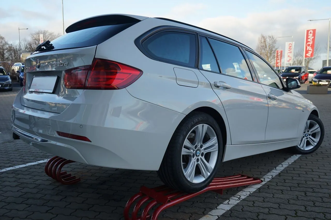 BMW 3er Reihe 320d Touring xDrive...  Image 4